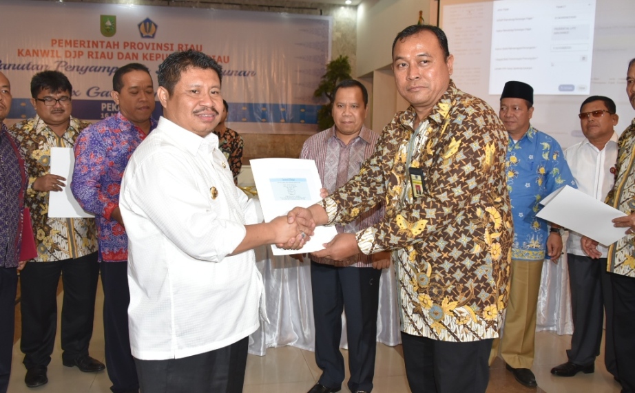 https://diskominfotik.bengkaliskab.go.id/asset/berita/original/63533730339-riauheadline_bupati-bengkalis-amril-himbau-asn-patuhi-ketentuan-perpajakan.jpg