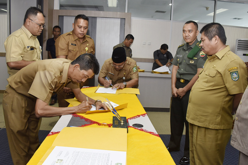 Jaga Netralitas Pilgubri Pejabat Bengkalis Teken Pakta Integritas