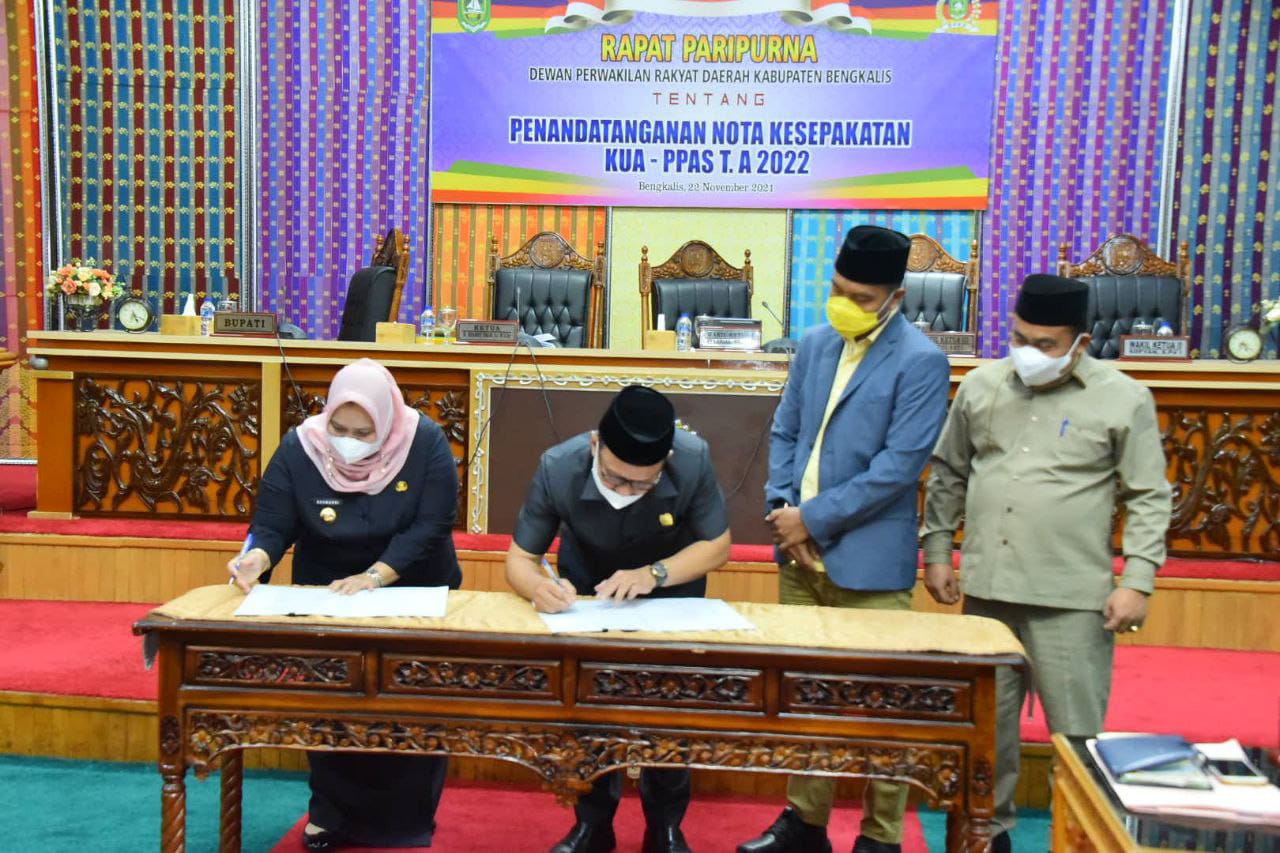 Bupati Kasmarni Tandatangani Nota KUA PPAS APBD 2022, Kepala Perangkat Daerah Diingatkan Proaktif Ditiap Pembahasan