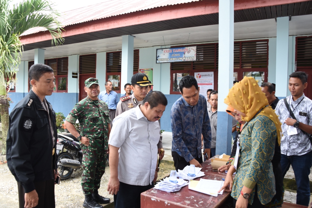 Bupati Amril dan Rombongan Tinjau 11 TPS di Kecamatan Pinggir