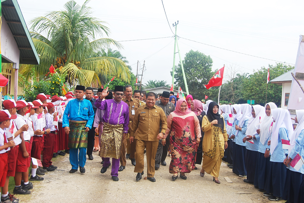 Kedatangan Orang Nomor Satu Bengkalis Disambut Meriah Warga Talang Muandau