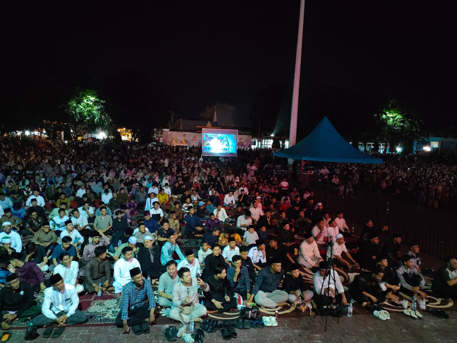 Habib Husein Jafar Jadi Magnet, Ribuan Jamaah Padati Lapangan Tugu Bengkalis