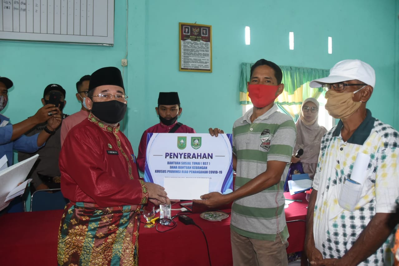 Pemkab Bengkalis Salurkan BST Dana Bantuan Keuangan Khusus Provinsi Riau