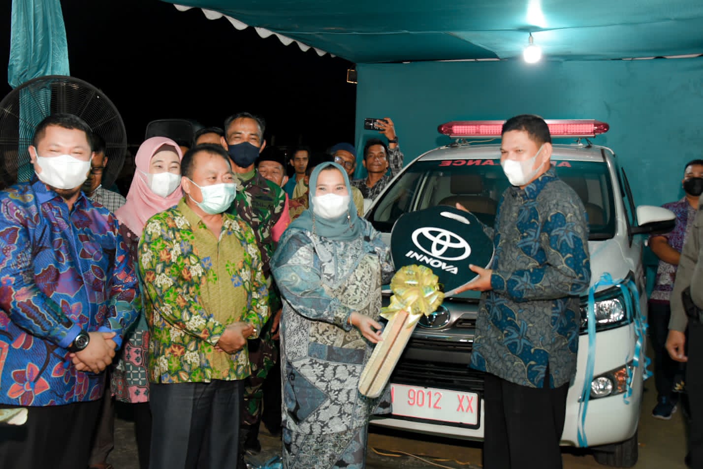 Silaturahim Bersama Warga Pematang Pudu, Kasmarni Serahkan 1 Unit ambulance