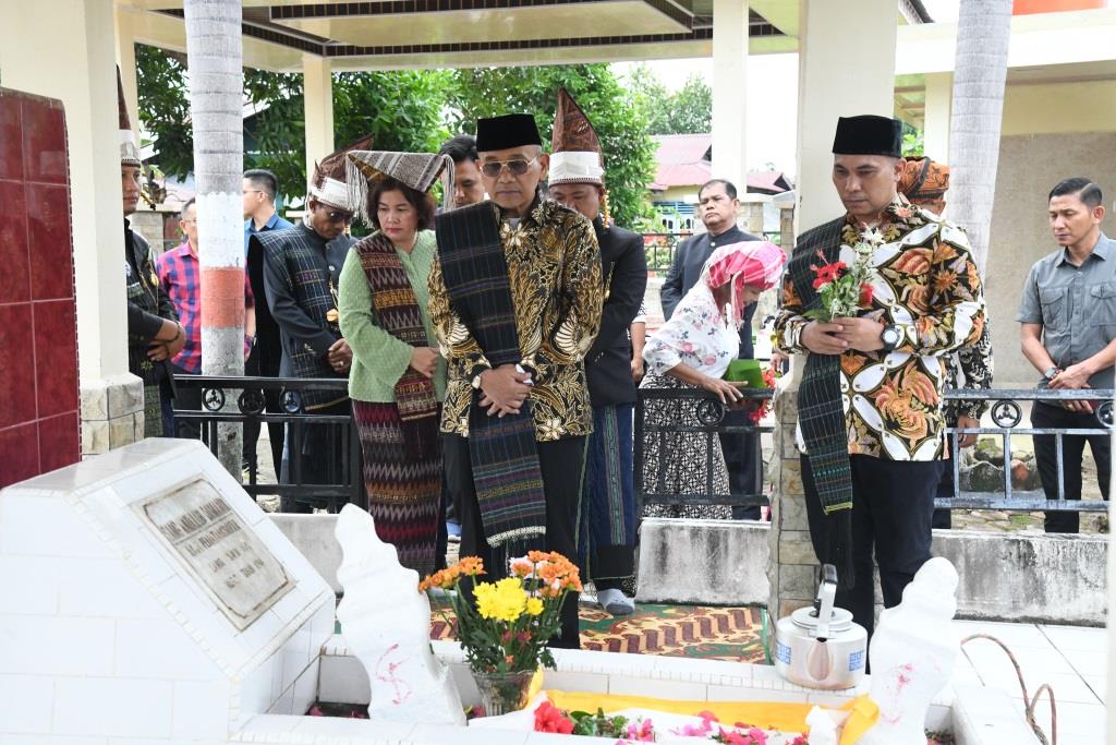 https://diskominfotik.bengkaliskab.go.id/asset/berita/original/73636045604-makam1.jpg