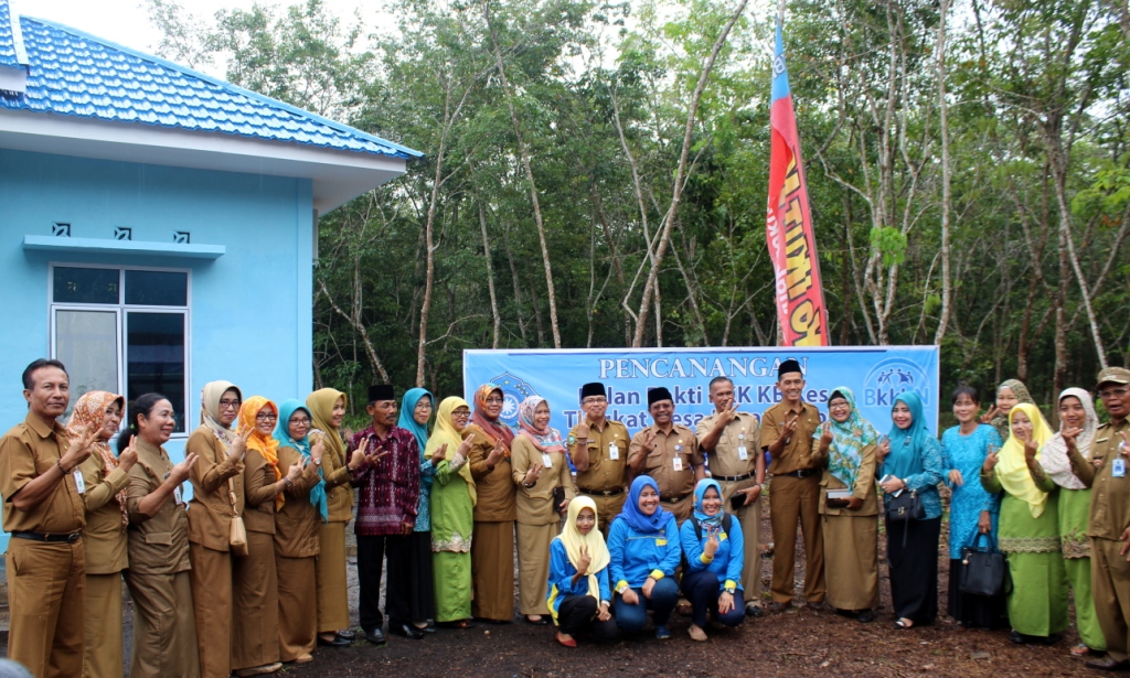 Bupati Amril Resmikan Balai Penyuluhan Kampung KB Resam Lapis