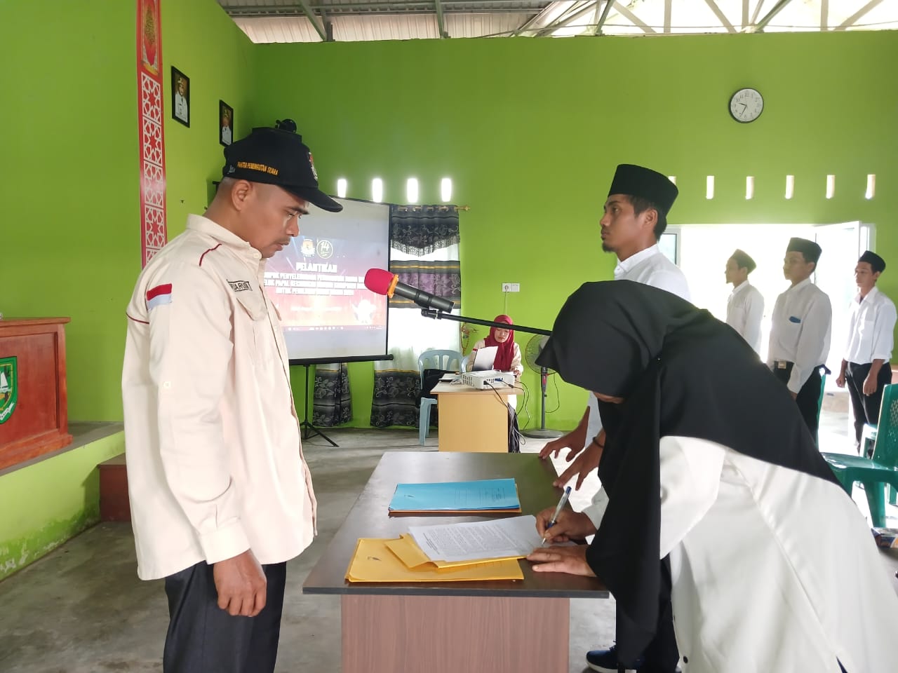 Anggota KPPS Desa Teluk Papal Kecamatan Bantan Dikukuhkan