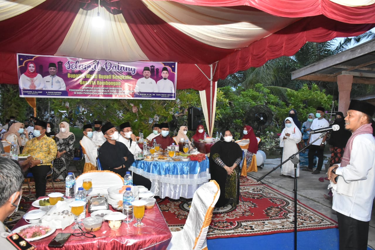 17 Ramadhan, Bupati Kasmarni dan Wabup Buka Puasa di Pangkalan Jambi