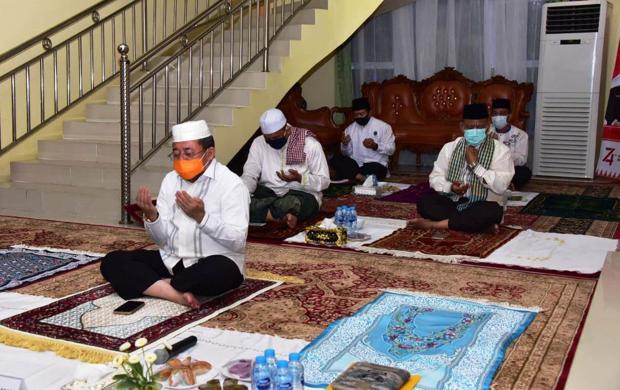  H Bustami HY Ikuti Doa Bersama Gubri Serta Bupati dan Walikota se-Riau