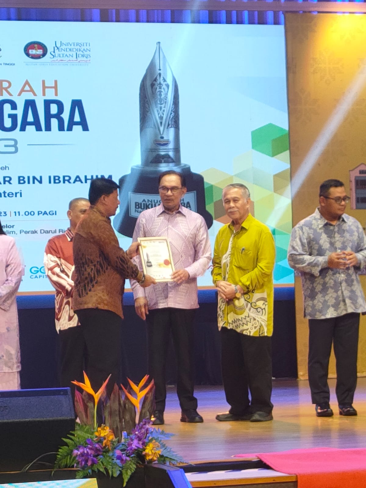 Muhammad Isa Selamat Terima Penghargaan Dari  Perdana Menteri Malaysia