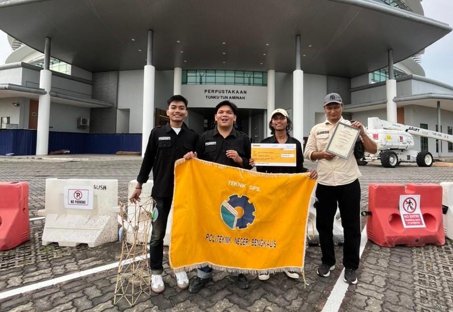 Tim Polbeng Sabet Predikat “Best of the Best” Truss Tower Competition Ajang FKAAB InNow 2025 di Malaysia