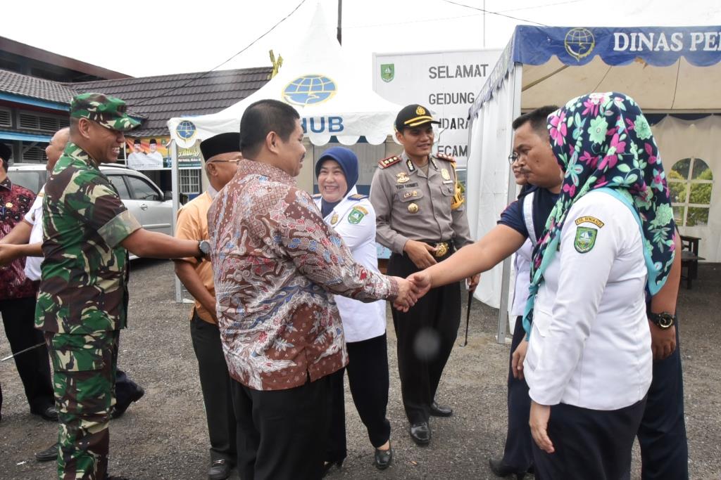 Beri Semangat, Bupati Amril Sambangi Petugas Pos Pengamanan Lebaran