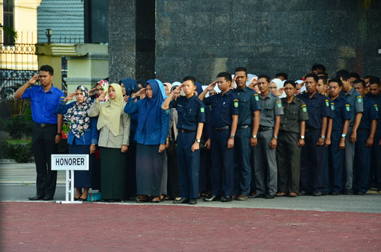 Bupati Amril: “Sejauh Ini Belum Ada Rencana Rumahkan Tenaga Honorer”