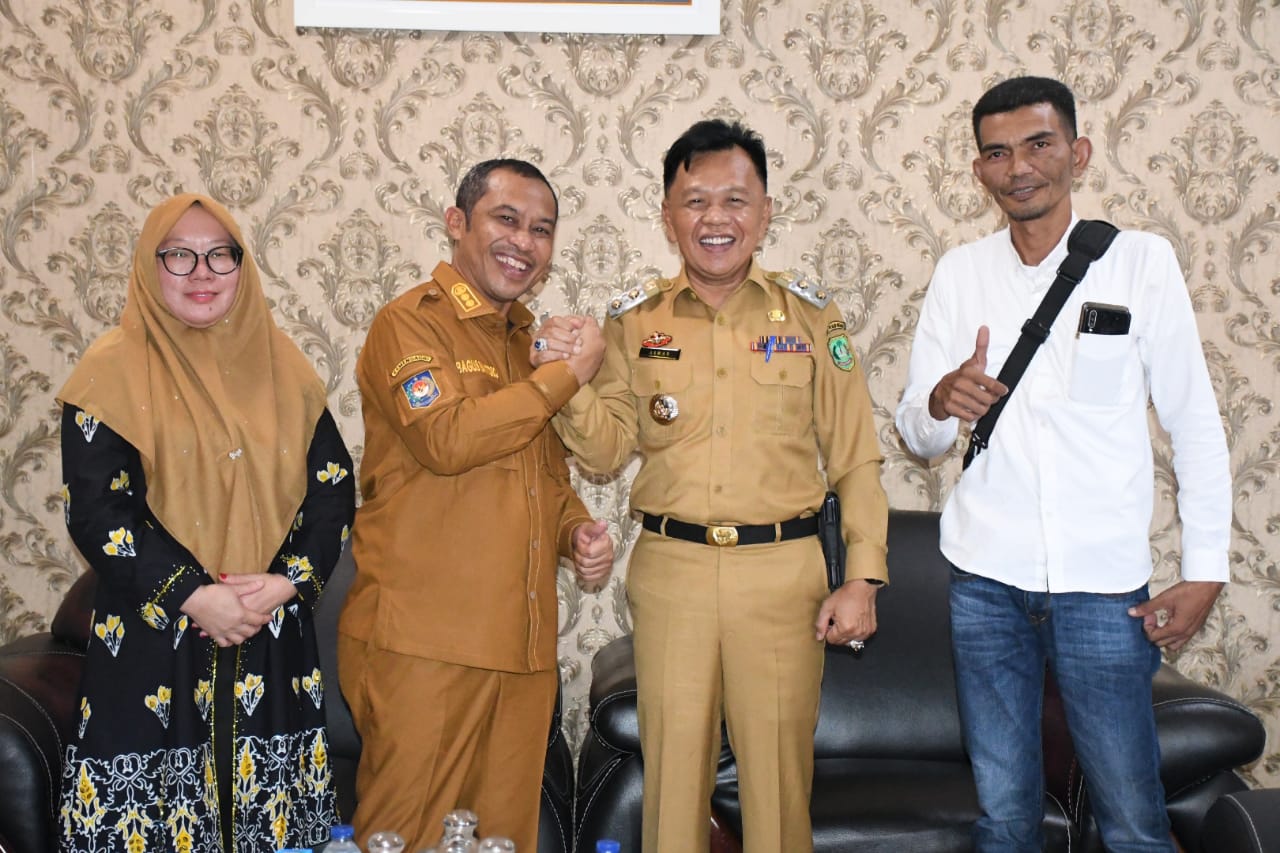 Wabup Bagus Santoso Silaturahmi Ke Selat Panjang Disambut Hangat Plt Bupati Asmar