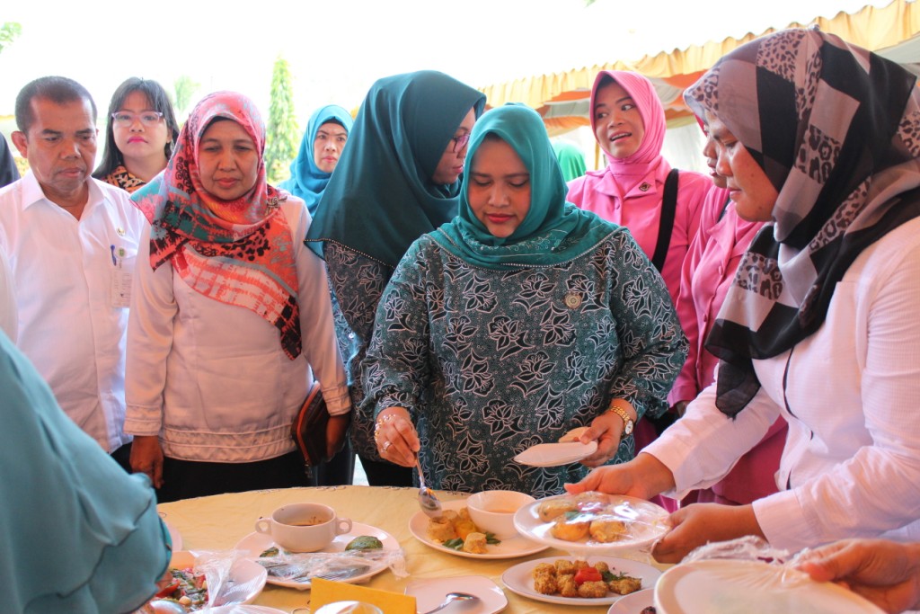 Ketua TP PKK Ajak Masyarakat Gemar Makan Ikan 