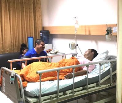 Bupati Amril Mukminin Jenguk dan Doakan Anggota DPRD Bengkalis H Asmara Lekas Sembuh