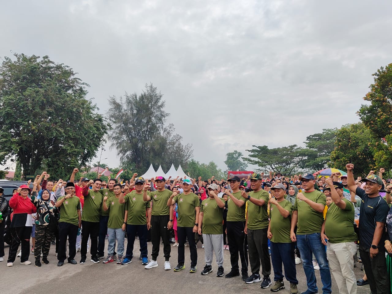 Ribuan Peserta Ikuti Jalan Santai HUT Ke-79 TNI di Mandau