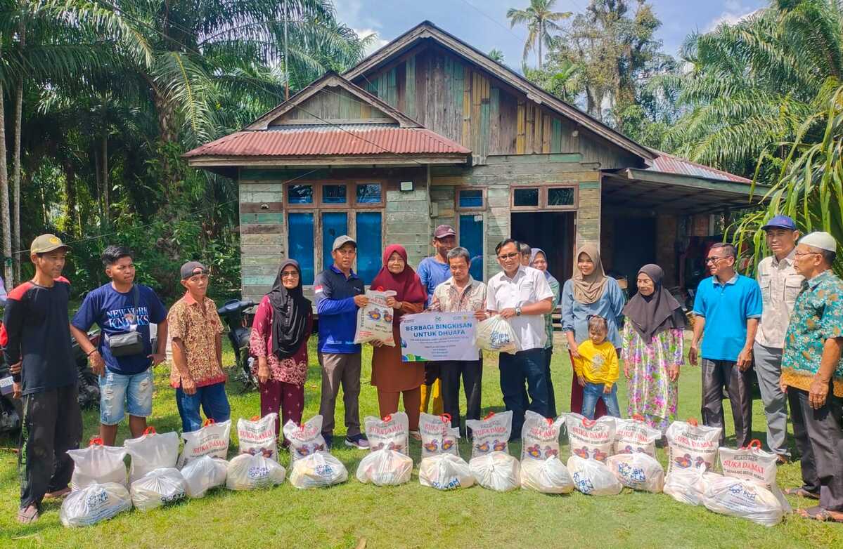 PLN Bengkalis dan FW-RPG Salurkan 31 Paket Sembako Gratis Ke Warga Kurang Mampu