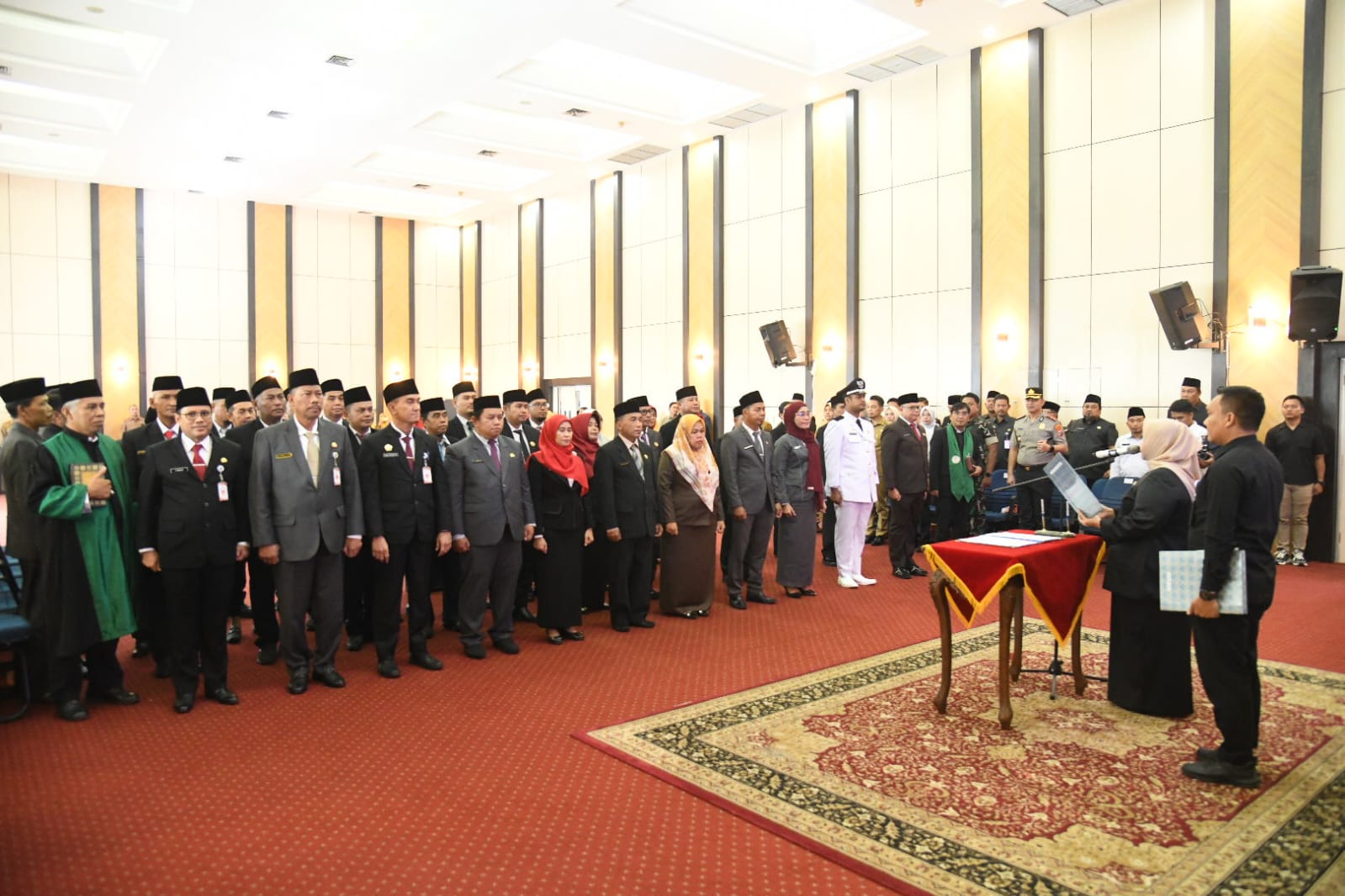 Bupati Hj Kasmarni Lantik 3 Pejabat Eselon II dan 38 Pejabat Administrator, Pengawas serta Fungsional 