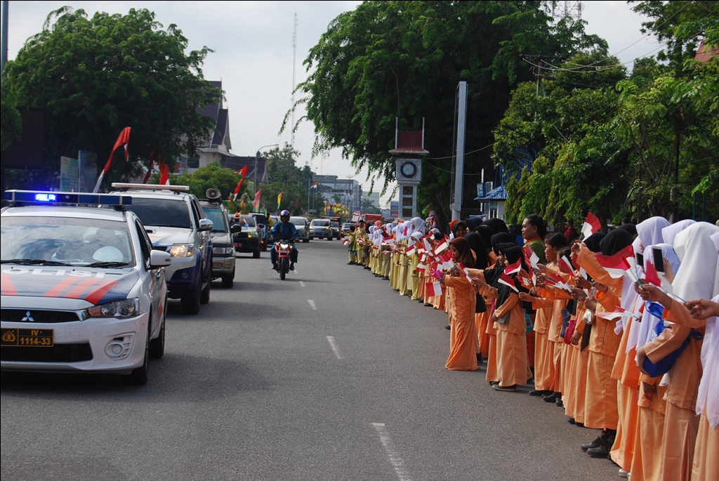 Arak-Arakkan Piala Adipura Disambut Ribuan Masyarakat