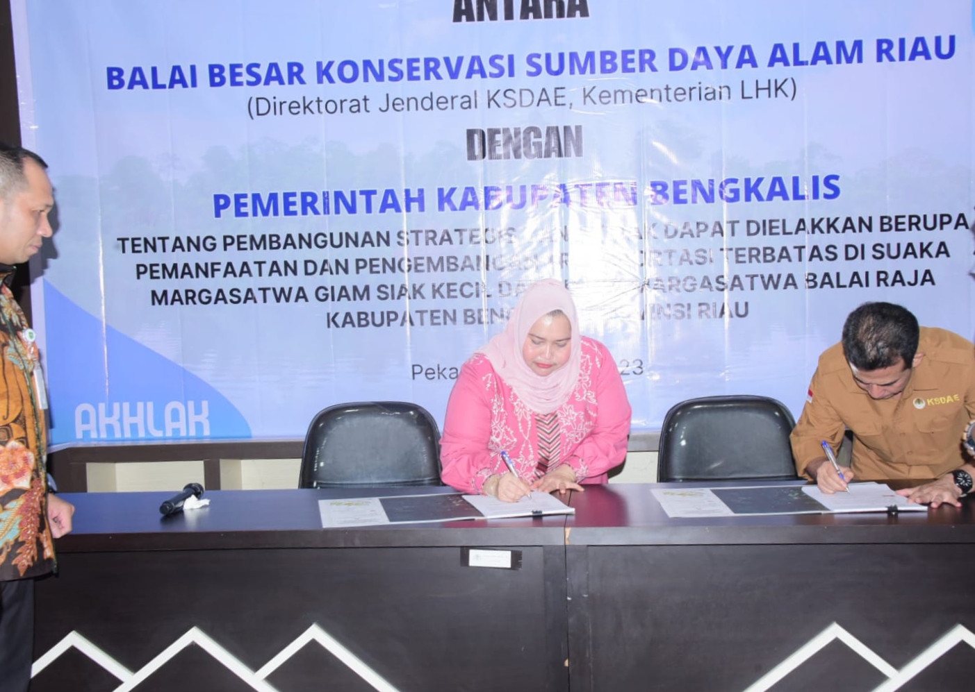 Bupati Kasmarni Tandatangani Kerjasama Dengan Kepala BKSDA Riau