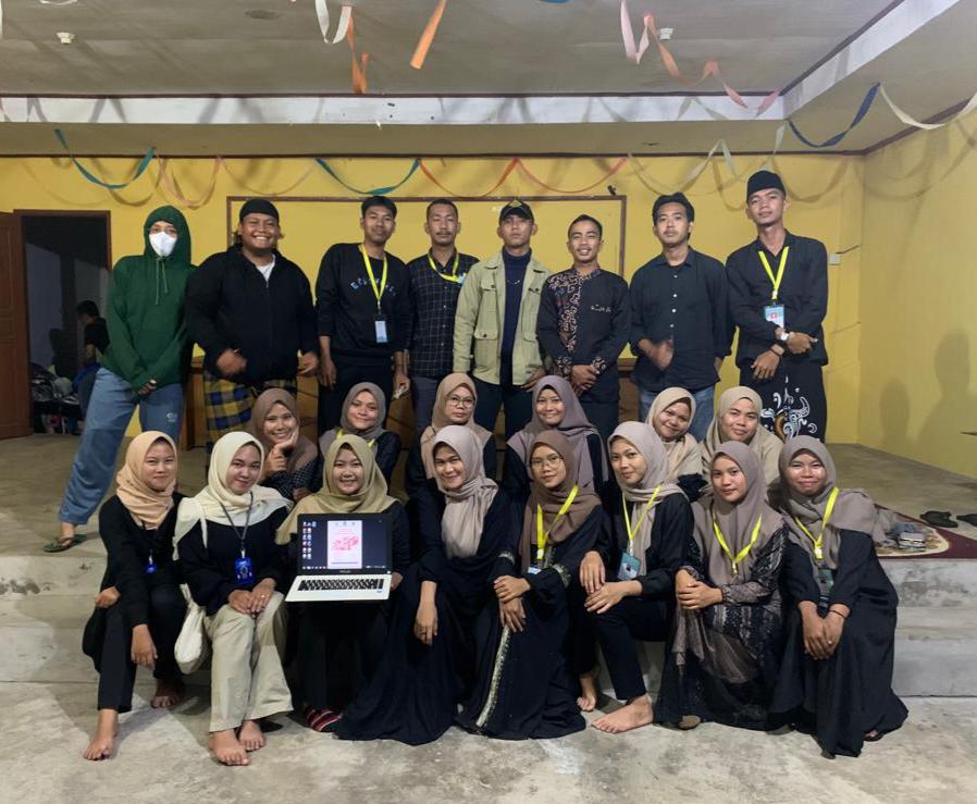 Mahasiswa Kukerta UIN SUSKA Riau Gelar   Nobar Film Perjuangan di Desa Teluk Pambang 