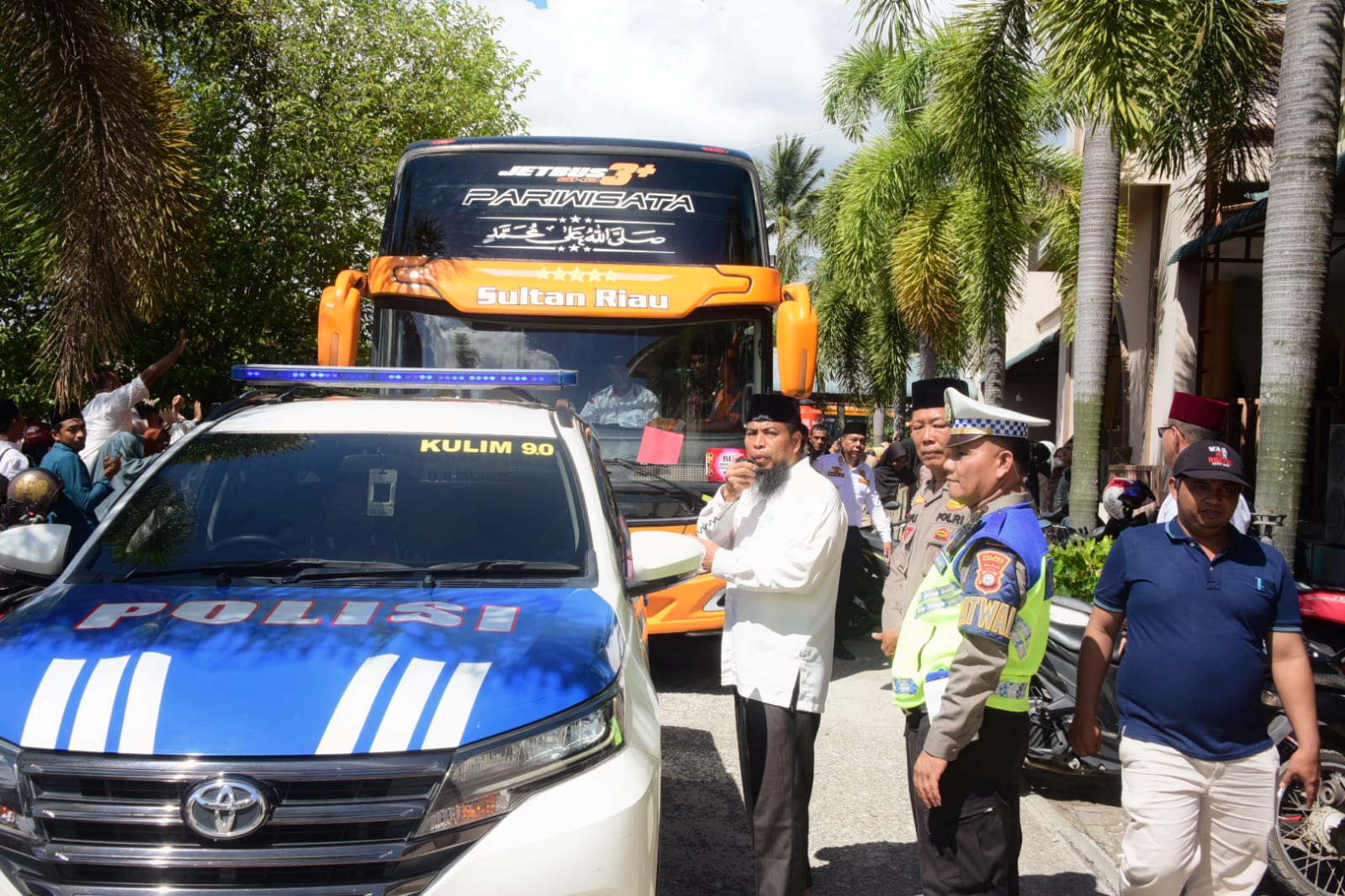 Bupati Bengkalis Lepaskan Keberangkatan CJH Kloter 10 Asal Kabupaten Bengkalis Ke EHA Pekanbaru