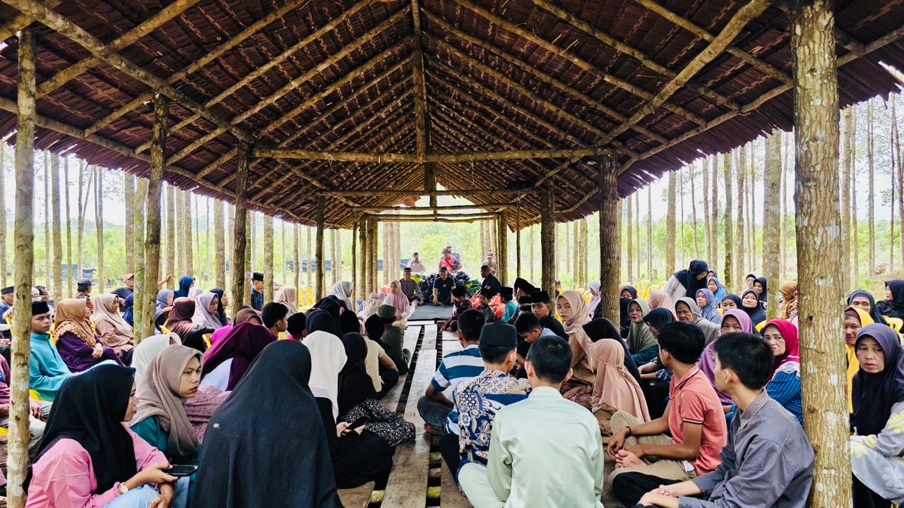 Berbagi Berkah di Kebun Geronggang, Solihin dan Wabup Bagus Santoso Santuni Yatim Piatu dan Dhuafa