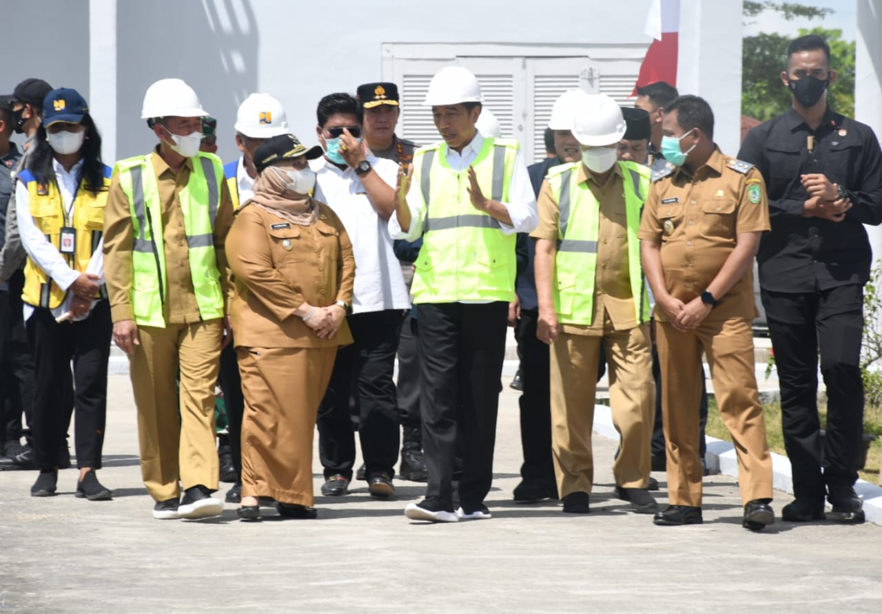 Bupati Kasmarni Dampingi Presiden Jokowi Resmikan SPAM Durolis. 3.200 Rumah Tangga Dapat Air dengan Kualitas Baik