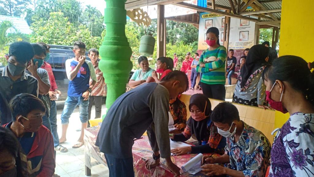 Disdukcapil Rekam KTP Bagi 250 Warga KAT di Rupat Utara 