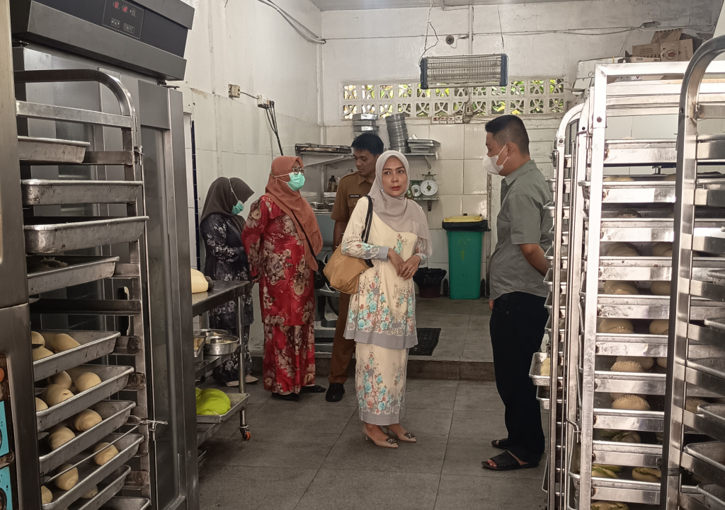 Pastikan Aman Konsumsi, Inspeksi Kesehatan Lingkungan Pabrik Roti