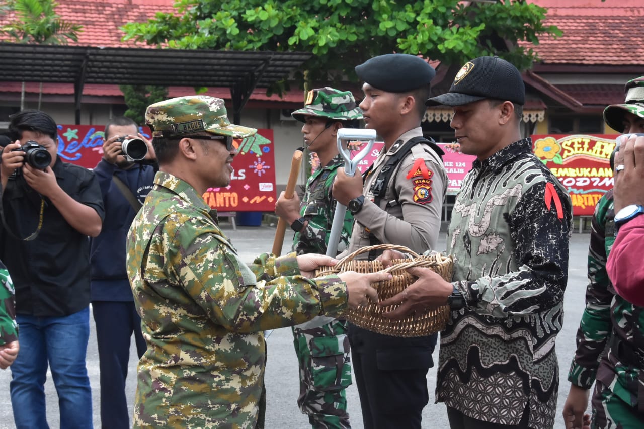 https://diskominfotik.bengkaliskab.go.id/asset/berita/original/92767490519-img-20250506-wa0014.jpg