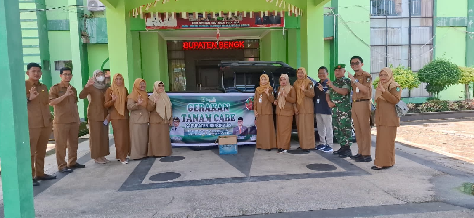 Pemkab Bengkalis Bagikan 5.000 Bibit Cabai, Ajak ASN Jaga Ketahanan Pangan