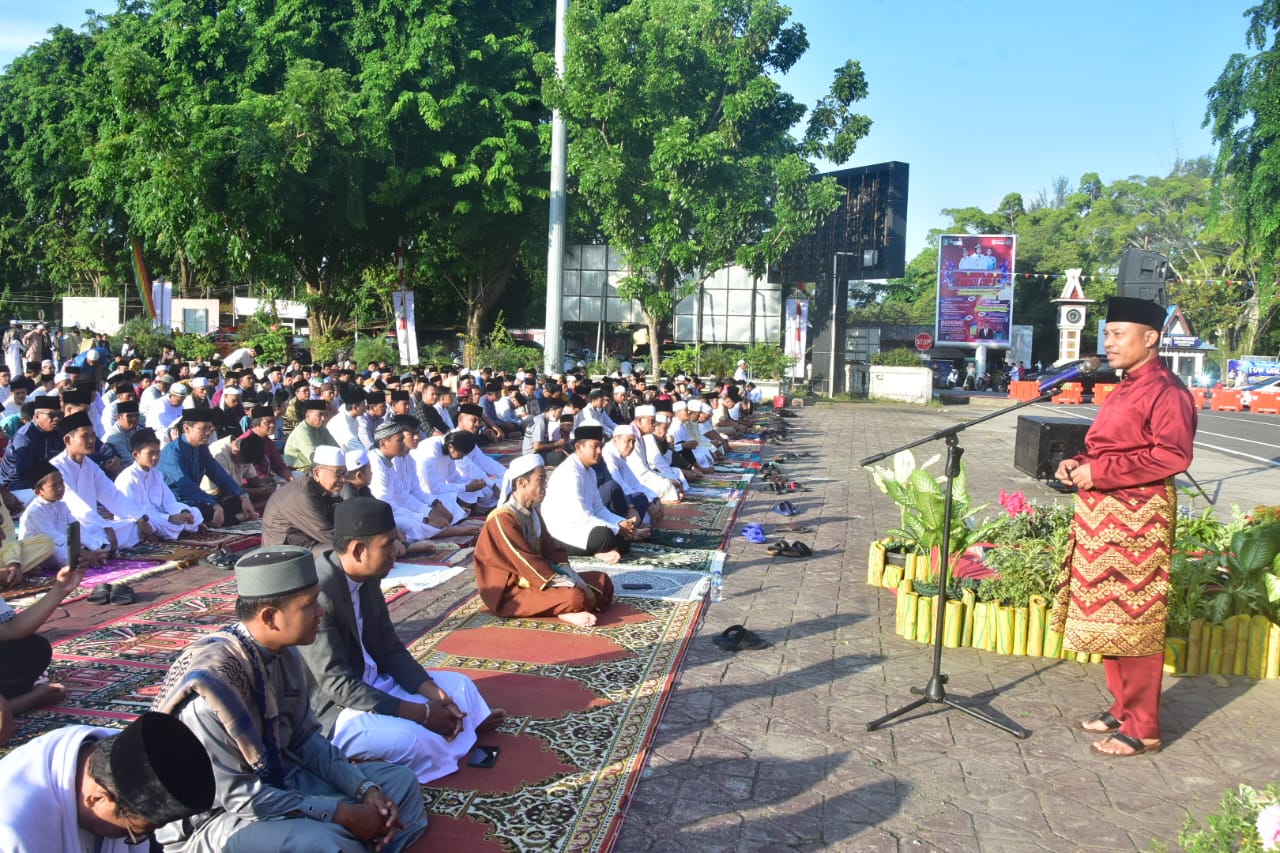 Wabup Bagus Sholat Ied di Lapangan Tugu Bengkalis