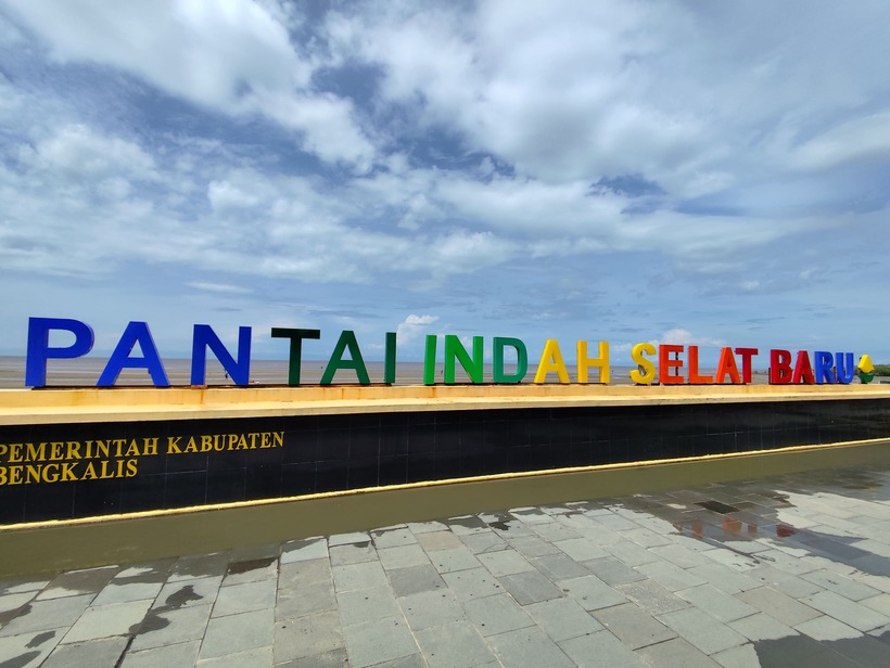 https://diskominfotik.bengkaliskab.go.id/asset/berita/original/98098142093-pantaiselatbaru.jpg