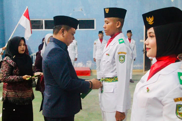 Camat Bantan Aulia Fikri, Kukuhkan 18 Anggota Paskibraka Tahun 2026