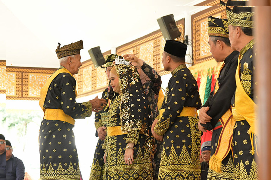 Inilah Sederet Alasan LAMR Bengkalis Berikan Gelar Adat Kepada Bupati ...