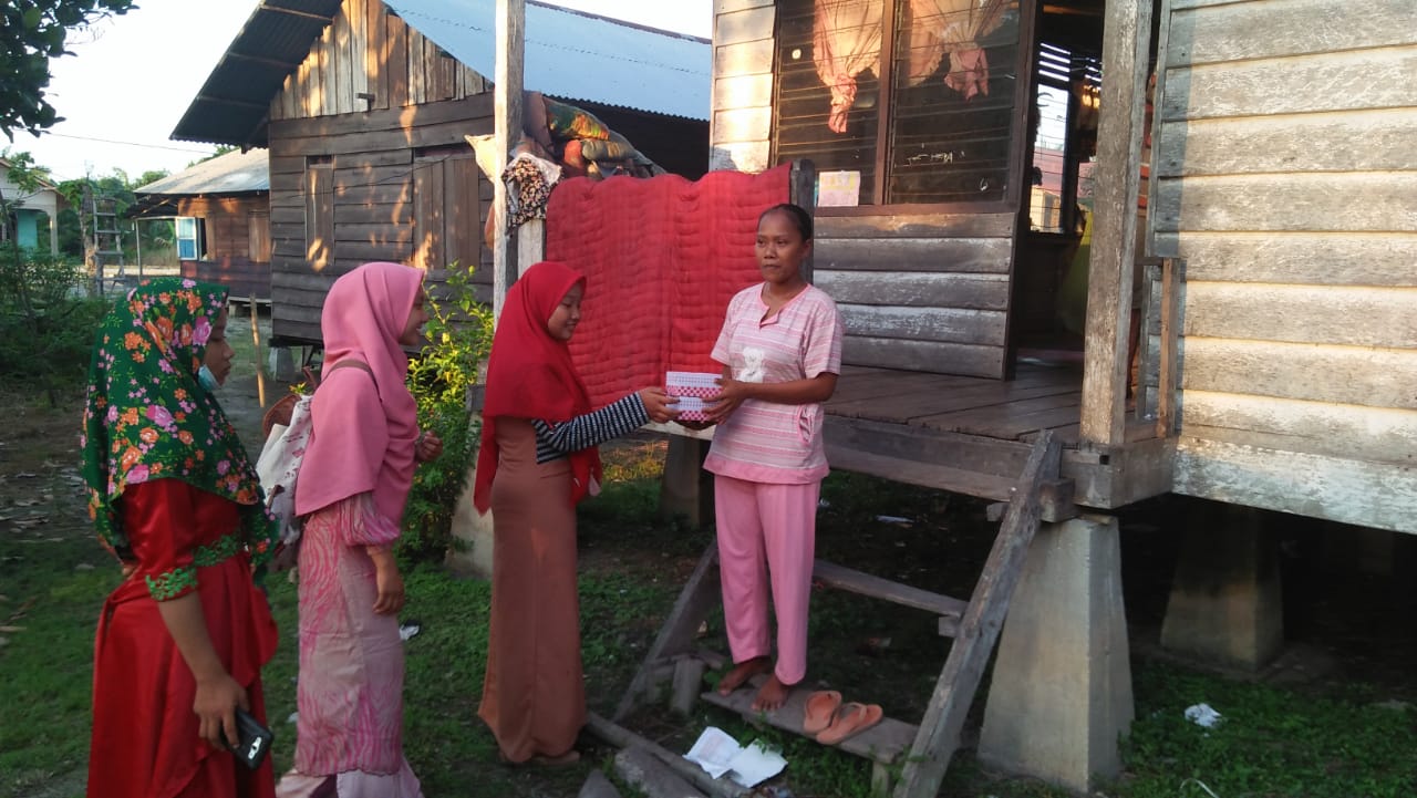 Forum Anak Kecamatan Rupat bagi-bagi takjil gratis