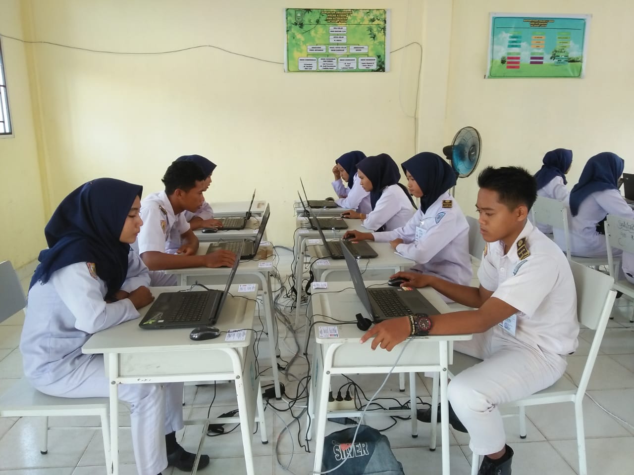 Pelajar SMKN 1 Bantan saat mengikuti UNBK