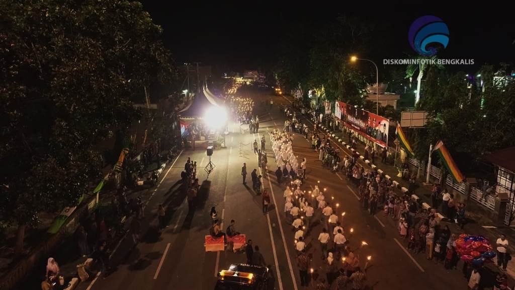 Pemandangan pelepasan Pawai Obor di Jalan Antara Bengkalis