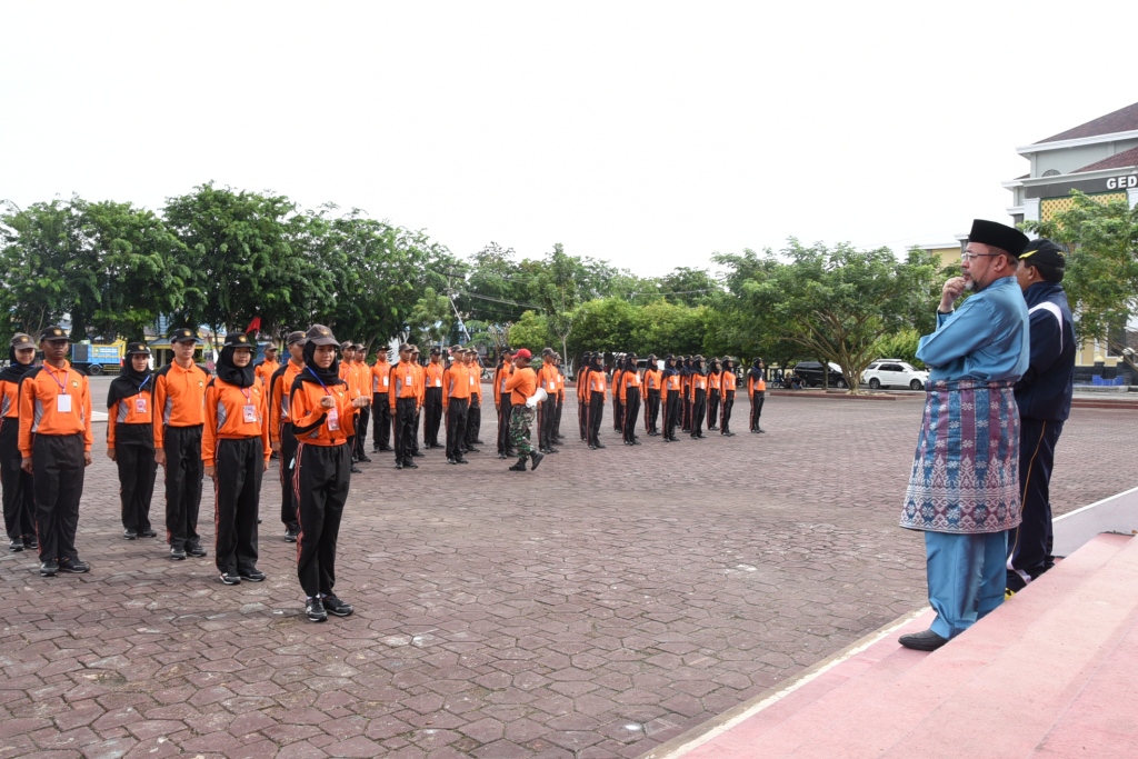 Sekda Bengkalis Bustami HY memantau latihan Paskibra