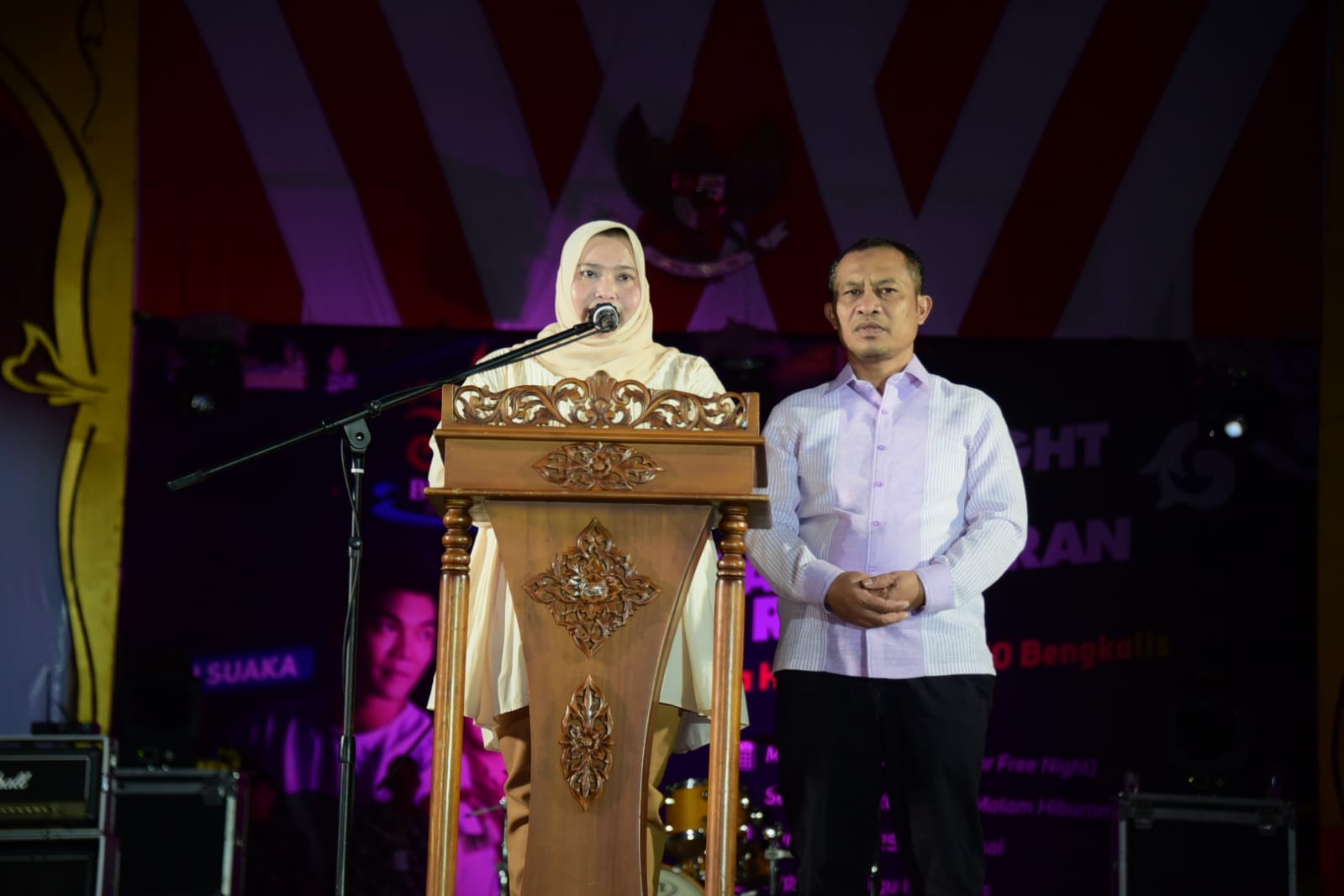 Bupati Kasmarni didampingi Wakil Bupati Bagus Santoso hadiri malam puncak Hari Jadi Bengkalis.