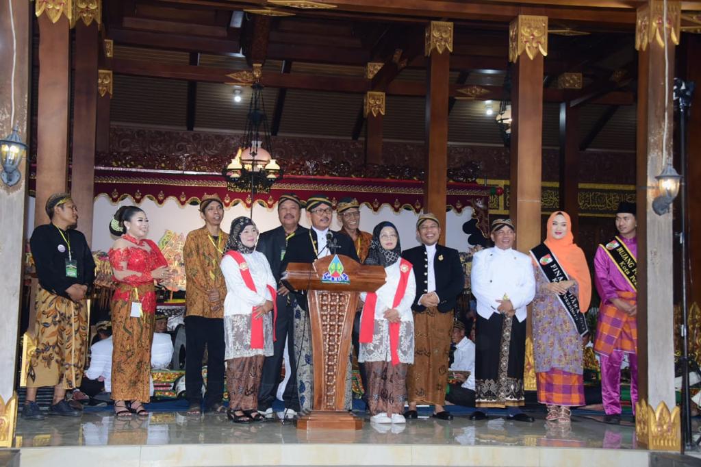 Ketua Pamor Riau H. Bagus Santoso dan bersama anggota Pamor Riau 