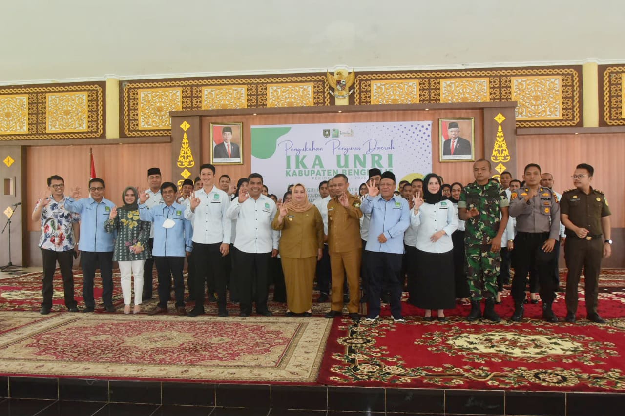 Bupati dan Wakil Bupati bersama pengurus IKA UNRI Kabupaten Bengkalis 