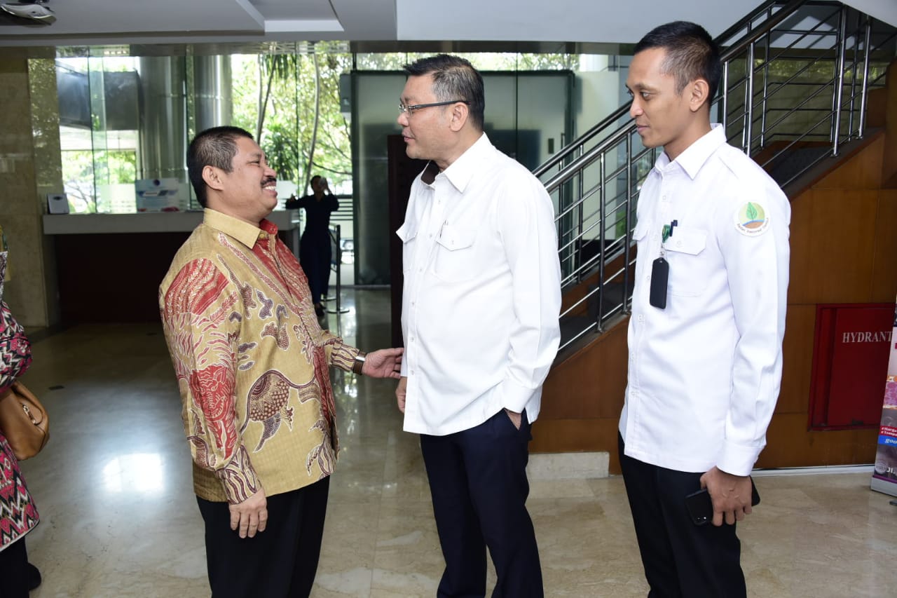 Bupati Bengkalis usai menghadiri rapat pengendalian abrasi Kabupaten Bengkalis di Jakarta.