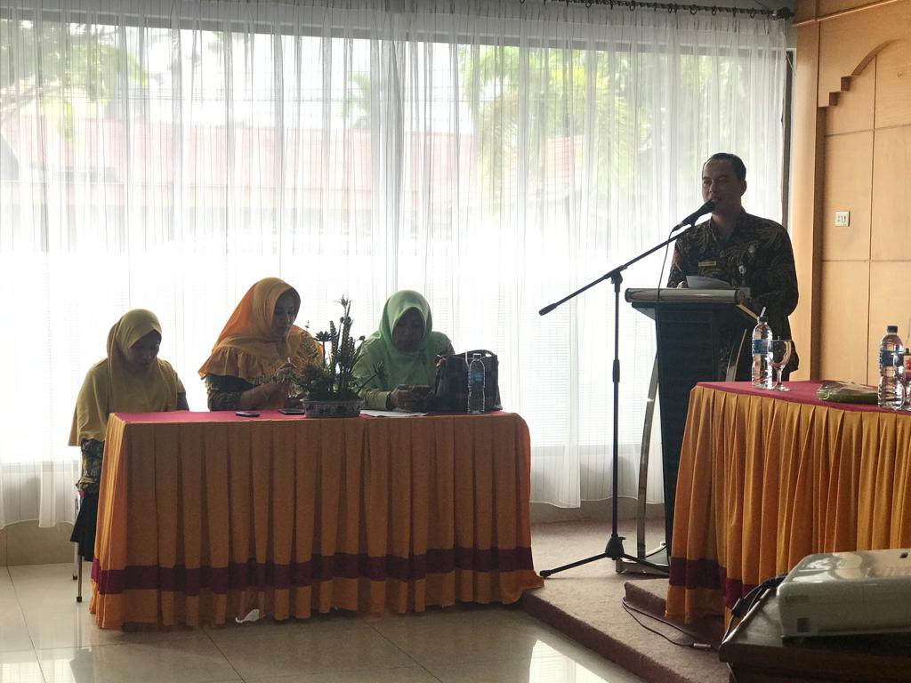 Sekretaris Diskes Hari Pratikno saat membuka acara 