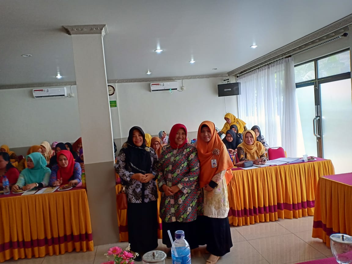 Pertemuan kapasitas bidan dan sosialisasi