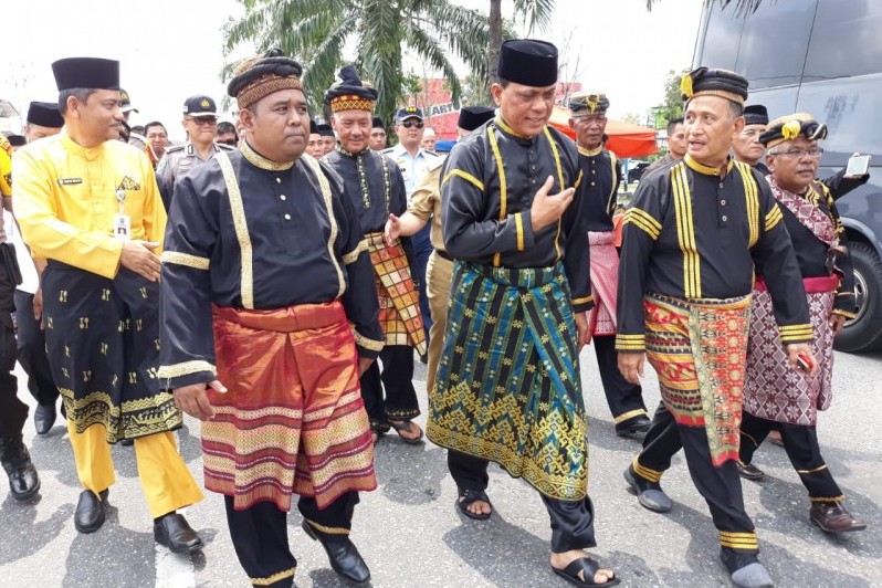 Menerima gelar adat di Kampar (Foto: Int)